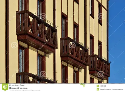 Деревянные балконы 2 зданий города сантильяна-дель-мар Редакционное Фото -  изображение насчитывающей ð¸ð·, ð¿ðµñ€ðµð¼ðµñ‰ðµð½ð¸ðµ: 200169641