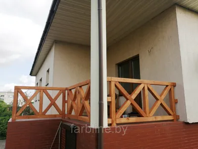Удобно ли иметь балкон в частном доме - бетон или дерево