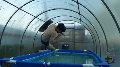 Установка бассейна в теплицу - YouTube