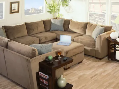 Бежевый диван в интерьере гостиной фото — Портал о строительстве, ремонте и  дизайне