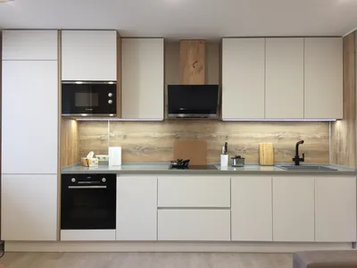 Красивые бежевые кухни с белыми фасадами – 135 лучших фото дизайна  интерьера кухни | Houzz Россия