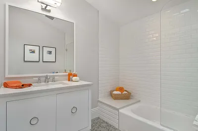 Бело красная ванная комната фото