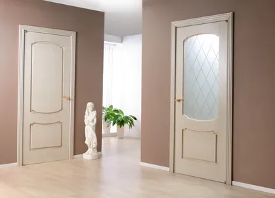 Белые межкомнатные двери со стеклом в стиле \"классика\