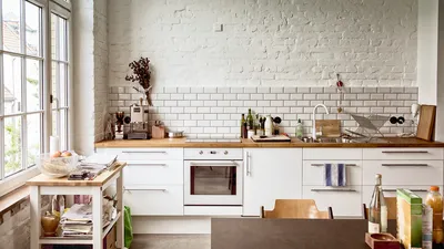 Белая кухня с деревянной столешницей – ТОП 20 идей (+75 фото)