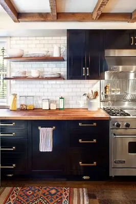 Современная классика: белые кухни с деревянной столешницей | mebel-stile.by