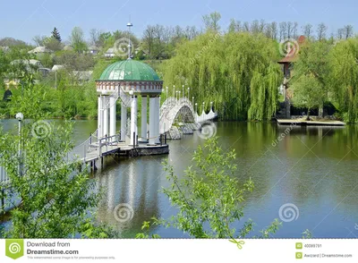 Мост с беседкой над рекой в сельской местности, ретро стиле Стоковое  Изображение - изображение насчитывающей ñ‚ñ€ð°ð²ð°, ð¿ñƒñ‰ð°: 40089791