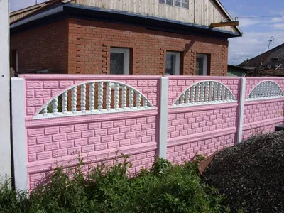 Окрашенный бетонный забор для дома купить по цене 160000 руб в Москве от  производителя