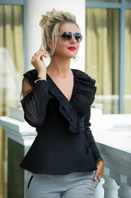 Блузка с воланом черная 1343 - купить в интернет-магазине женской одежды  Bisou