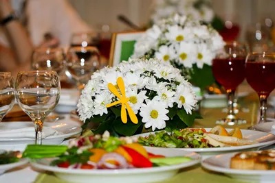 Свадебное меню: на 20,30,40,50 человек, в кафе или ресторане, как составить  свадебное меню на 80, 100 человек летом