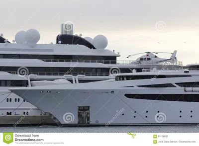 Большие яхты с вертолетом стоковое фото. изображение насчитывающей  радиолокатор - 63129832