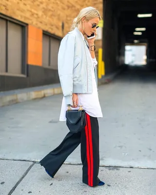 Collezione KG - С чем носить, чтобы выглядеть стильно брюки с лампасами ❓  👠Для образа в деловом стиле сочетайте классические женские брюки с  лампасами с легкими блузками и жакетами. Если цвет полосок