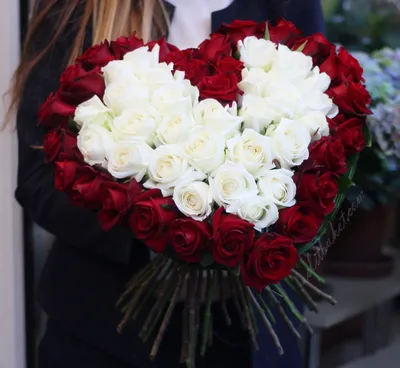 Букет в виде сердца из роз \"Red \u0026 White\" - купить с доставкой от ElitBuket