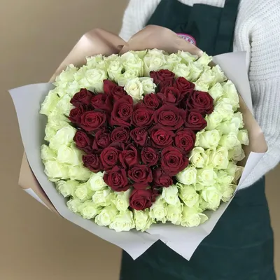 Букет из розы Кения 101 шт в виде сердца купить с доставкой за 7442 рублей  в Москве