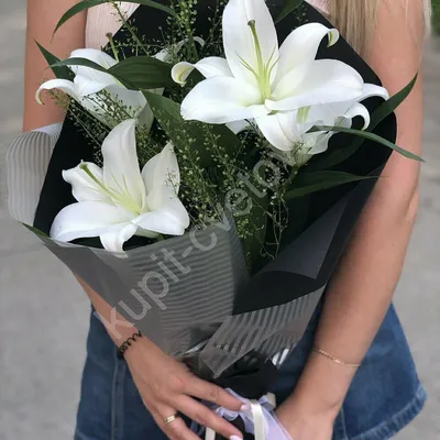 Букет из 3 лилий купить в Санкт-Петербурге в салоне цветов Флордель