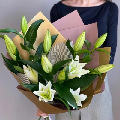 Букет из 3 белых лилий в оформлении, Flowers \u0026 Gifts Izhevsk, buy at a  price of 2670 RUB, Mono Bouquets on Dolina Roz with delivery | Flowwow
