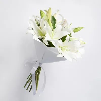 Букет Белые Лилии, Цветы и подарки в Москве, купить по цене 2200 руб,  Монобукеты в Ласфлоре с доставкой | Flowwow