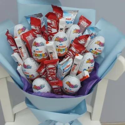Букет с киндерами, Цветы и подарки в Пензе, купить по цене 3200 руб, Букеты  из конфет в Ассоль FoodFlowers с доставкой | Flowwow