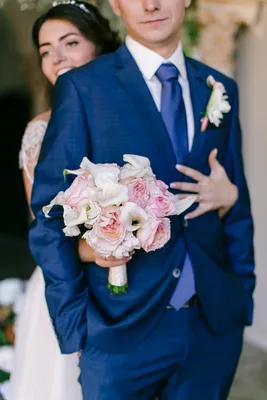 bouquet, букет невесты и бутоньерка жениха, свадебные букеты для невесты,  синий свадебный костюм и розовый букет невесты, букет невесты, свадебный  букет, Свадебный фотограф Москва