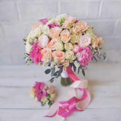 Букет невесты из кустовых роз и эустомы \"Грезы\" — Цветы, букеты и подарки с  доставкой. Бутово, Теплый стан