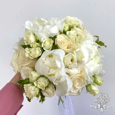 Букет невесты из белых роз и пионов купить в Москве с доставкой недорого