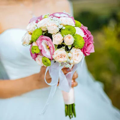 Букет невесты из кустовых роз и эустом купить в Москве с доставкой недорого