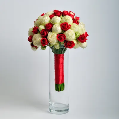 Букет невесты из белых калл и кремовой розы купить в Любани, закажи, а мы  доставим.