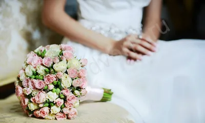 Букет невесты из кустовых роз купить в Москве с доставкой недорого