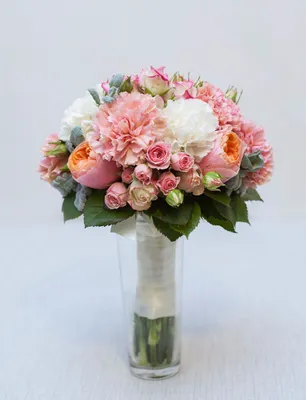 Букет невесты из кустовых роз, гортензии и зелени купить в Москве с  доставкой недорого