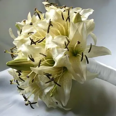 Букет невесты из лилии