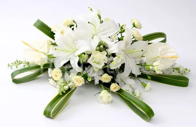 15 белых лилий в букете | Бесплатная доставка цветов по Москве