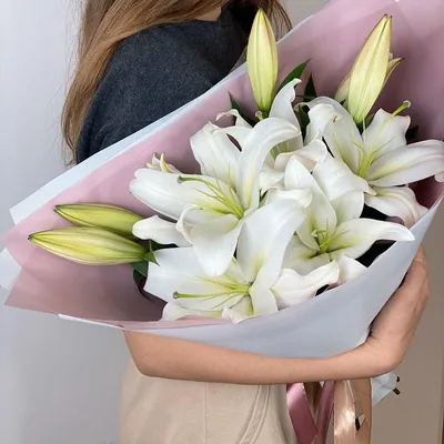 Букет белых лилий с доставкой по Киеву от сети фирменных магазинов Камелия