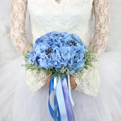 Букет невесты из голубой гортензии - купить цветы с доставкой по Москве и  МО от 3990 руб | «Букет-Маркет»