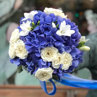 Букет невесты из гортензии и кустовых роз | Бесплатная доставка цветов по  Москве