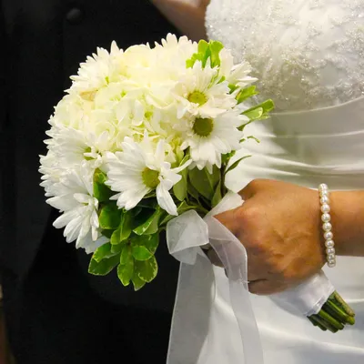 Букет невесты из гортензии и хризантемы купить в Москве с доставкой недорого