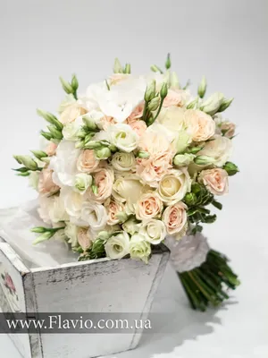 Кремовый букет невесты с кустовой розой и гортензией купить в Екатеринбурге  с доставкой в интернет-магазине Impressions.