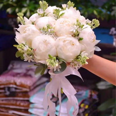 Купить свадебный Букет невесты из белых пионов с эвкалиптом в Минске с  доставкой из цветочного магазина