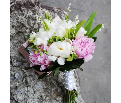 Букет цветов невесты из пионов и ландышей с доставкой в Екатеринбурге