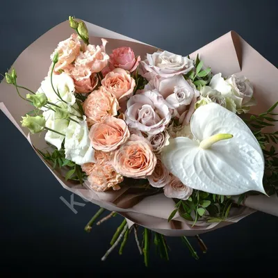 Букет из белых антуриумов и роз купить в Санкт-Петербурге в салоне цветов  Флордель