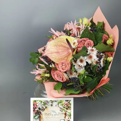 Букет с антуриумом и розами . Цена: 6700 руб в интернет-магазине  Centre-flower.ru