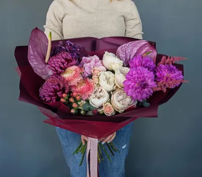 Букет с антуриумом , пионовидной розой, ранункулюсами, гортензией по 7000  купить в Краснодаре