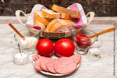 Горячие бутерброды на сковороде с колбасой и помидорами — Катенок-Поваренок!