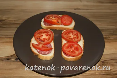 Закрытые бутерброды с сыром и колбасой - пошаговый рецепт с фото на Повар.ру