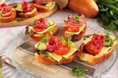 Бутерброды с копченой колбасой - рецепт с фото пошагово