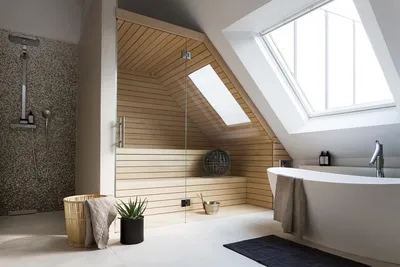 Ванная комната в мансарде загородного дома