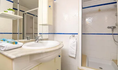 Ванная комната с душевой кабиной - Dénia.com