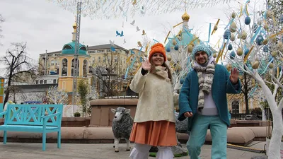 Пасхальный дар в Москве: елки украсили яйцами, лаунж-зоны с кроликами и  гольф под стенами Кремля - KP.RU