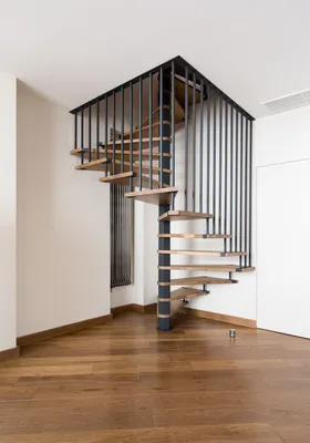 Винтовая лестница на второй этаж дома | Винтовые лестницы, Дом, Лестничные  конструкции