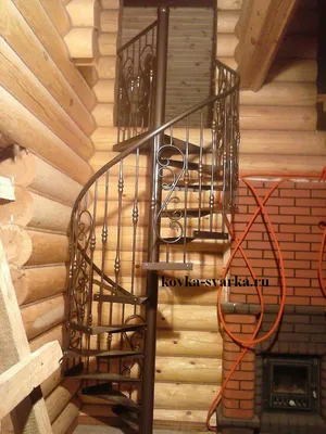 Кованые винтовые лестницы: спиральные конструкции на второй этаж, в  маленький проем, белые и черные, металлические и с деревянными ступенями,  готовые и на заказ