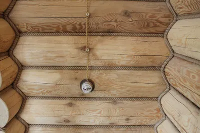 Открытая проводка в деревянном доме своими руками – особенности и способы  ее монтажа
