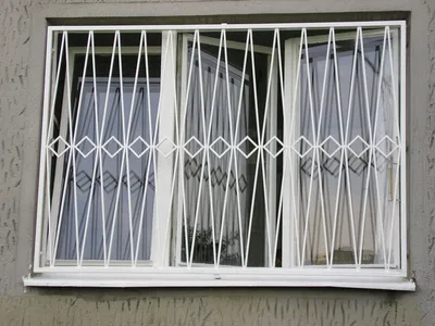 Пластиковые решетки на окна - 63 фото